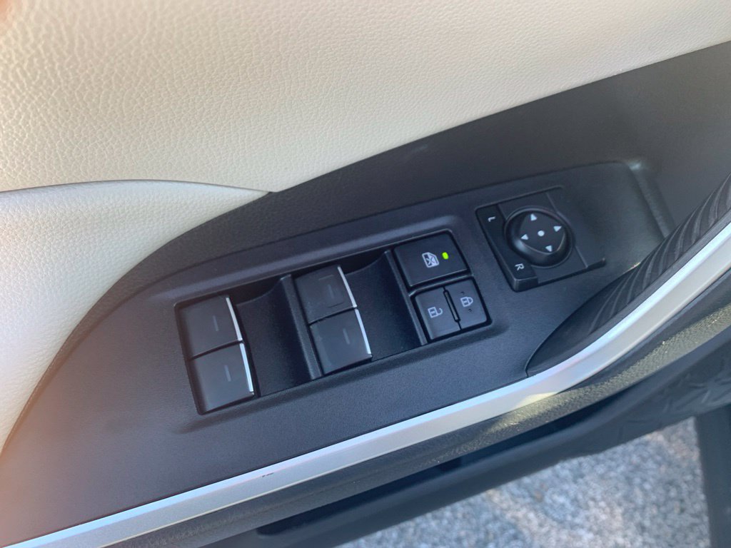 Used 2022 Toyota RAV4 XLE w/ Convenience Package AWD/4WD image 16