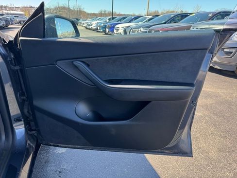 Used 2021 Tesla Model Y Long Range AWD/4WD image 26