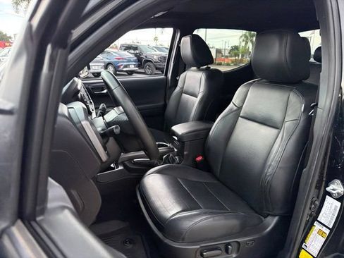 Used 2023 Toyota Tacoma TRD Off-Road w/ TRD Premium Off Road Package AWD/4WD image 12