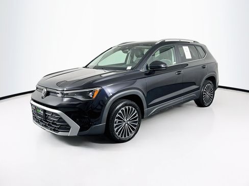Used 2026 Volkswagen Taos SE FWD image 3