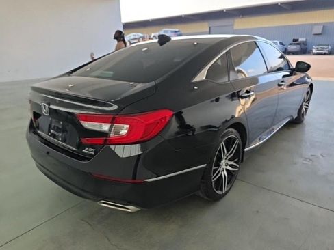 Used 2022 Honda Accord Touring image 2