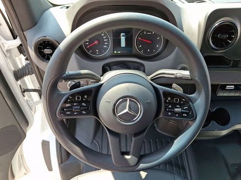 Used 2024 Mercedes-Benz Sprinter 2500 image 16