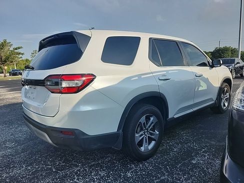 Used 2023 Honda Pilot EX-L image 3