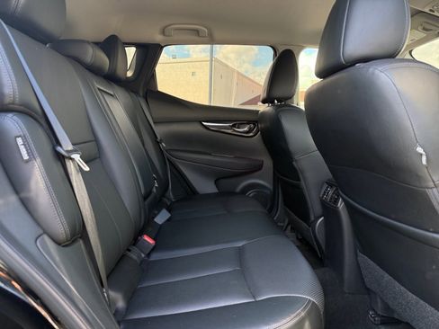 Used 2022 Nissan Rogue Sport SL FWD image 18