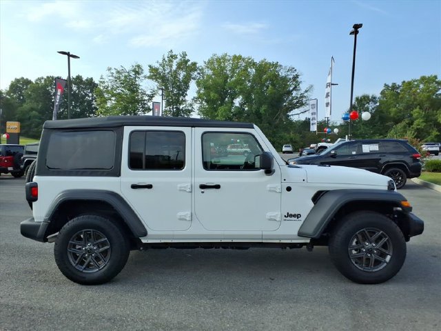 Used 2026 Jeep Wrangler Unlimited Sport AWD/4WD image 5
