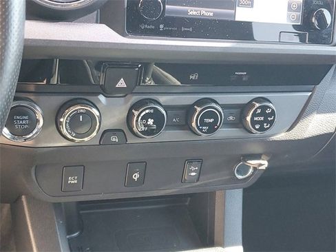 Used 2017 Toyota Tacoma TRD Off-Road image 16