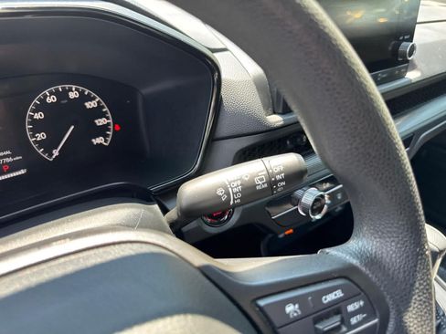 Used 2025 Honda CR-V LX image 19