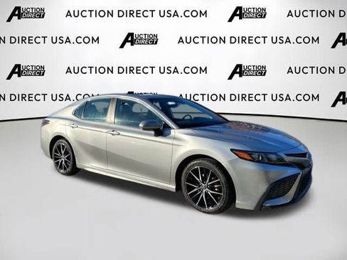 Used 2022 Toyota Camry SE image 1