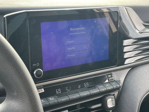 Used 2025 Toyota Camry LE image 6