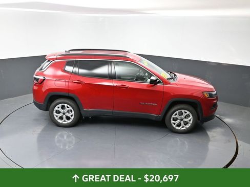 Used 2025 Jeep Compass Latitude image 48