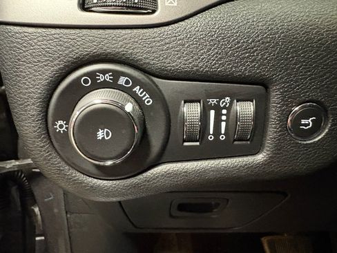 Used 2021 Jeep Cherokee Limited AWD/4WD image 13