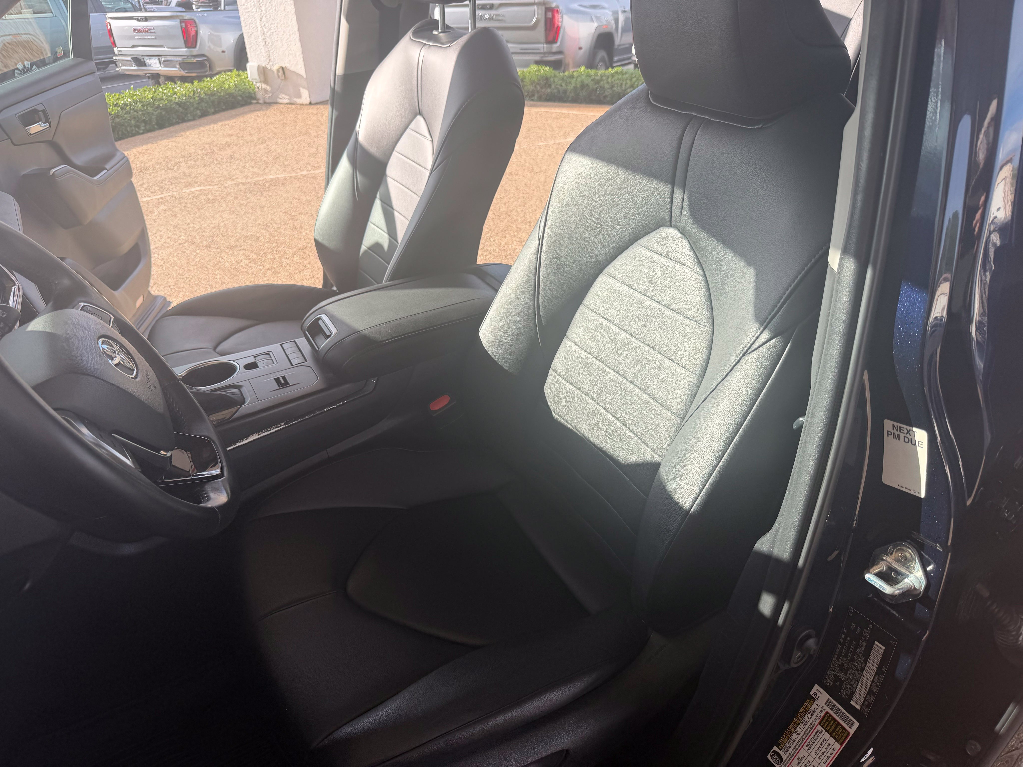 Used 2020 Toyota Highlander XLE FWD image 27