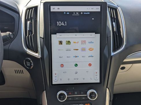 Used 2022 Ford Edge Titanium image 13