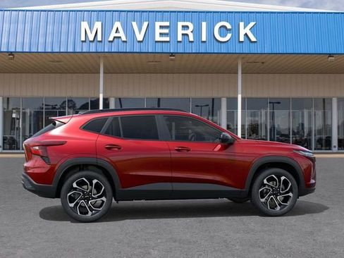 New 2026 Chevrolet Trax RS w/ Sunroof Package FWD image 5