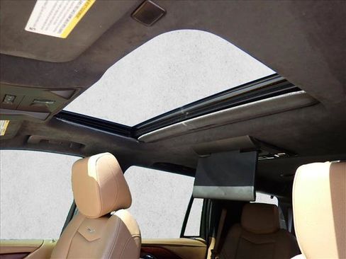 Used 2017 Cadillac Escalade Platinum AWD/4WD image 18