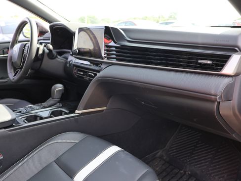 Used 2026 Toyota Camry Hybrid FWD image 9