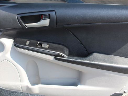 Used 2012 Toyota Camry LE FWD image 14