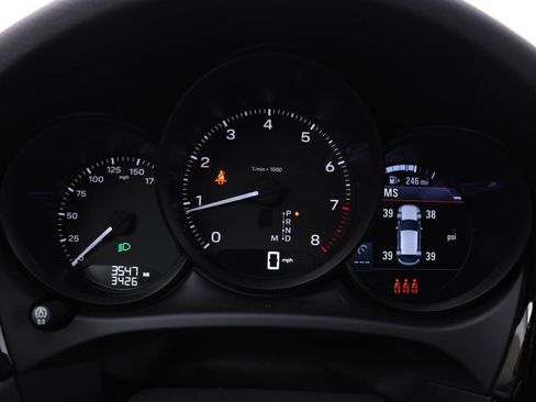 Used 2025 Porsche Macan image 13