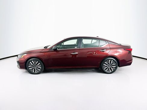 Used 2025 Nissan Altima 2.5 SV image 4