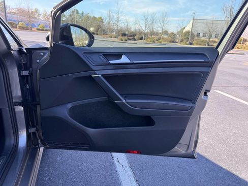 Used 2016 Volkswagen Golf R 4-Door image 18