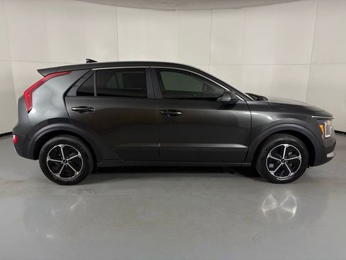 New 2026 Kia Niro LX image 9