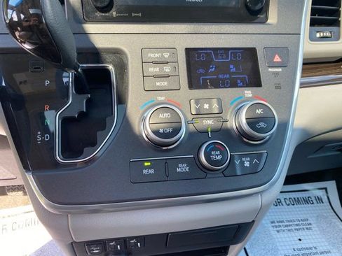 Used 2017 Toyota Sienna XLE image 16