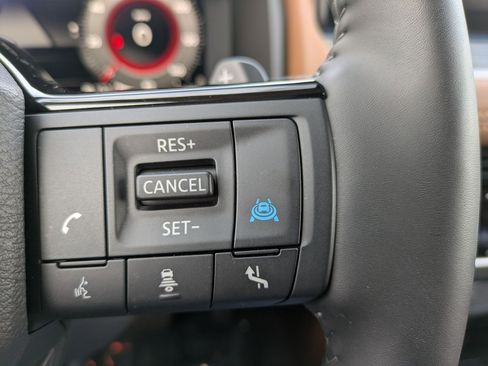 Used 2025 Nissan Rogue Platinum w/ Tech Package image 17