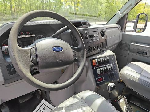 Used 2012 Ford E-450 and Econoline 450 Super Duty w/ Ambulance Prep Pkg image 25