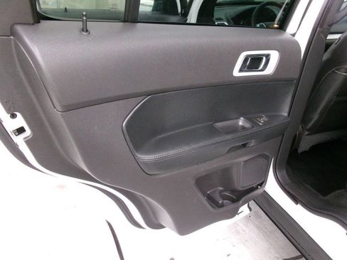 Used 2015 Ford Explorer XLT w/ Equipment Group 202B AWD/4WD image 26