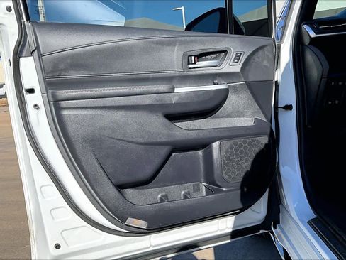 Used 2025 Toyota Sienna Platinum image 24