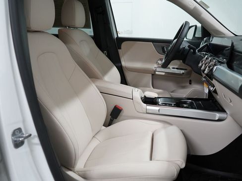 Used 2023 Mercedes-Benz EQB 300 4MATIC image 23