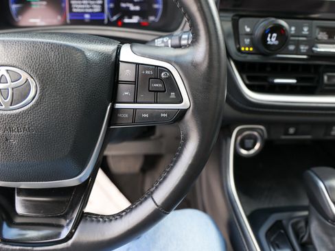 Certified 2024 Toyota Grand Highlander AWD image 19