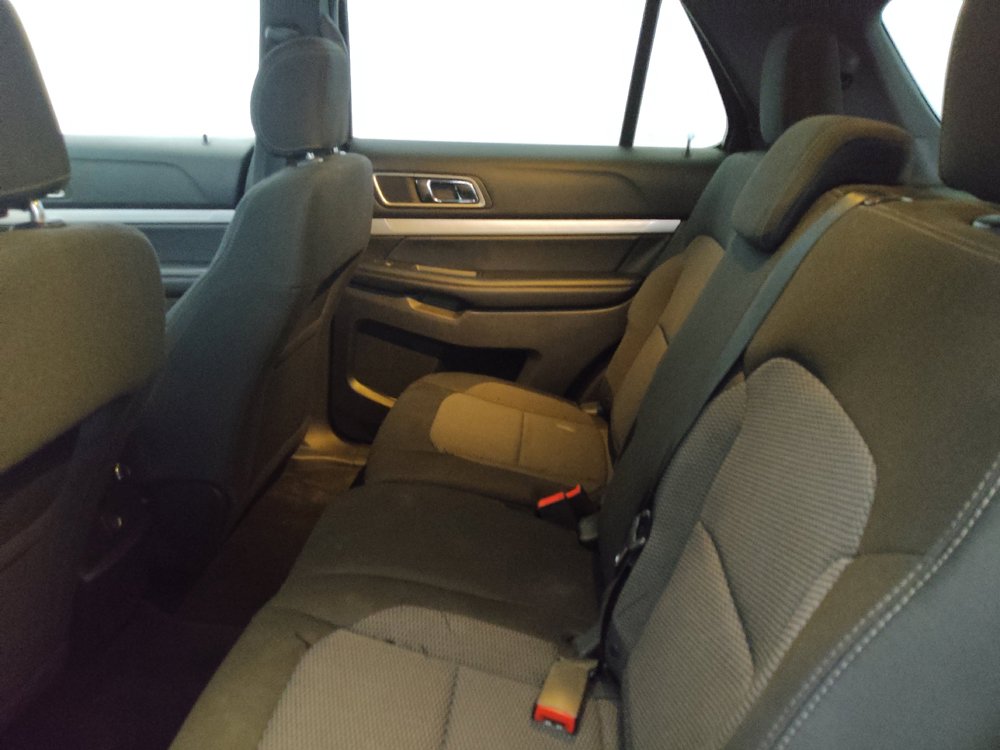 Used 2017 Ford Explorer XLT AWD/4WD image 18