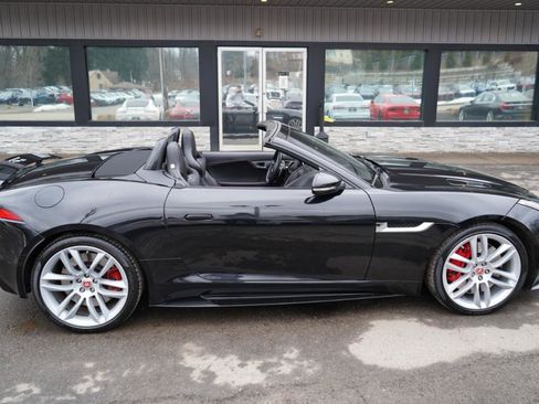 Used 2017 Jaguar F-TYPE R image 4
