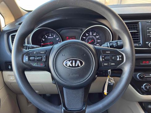 Used 2015 Kia Sedona LX w/ LX Convenience Package FWD image 18