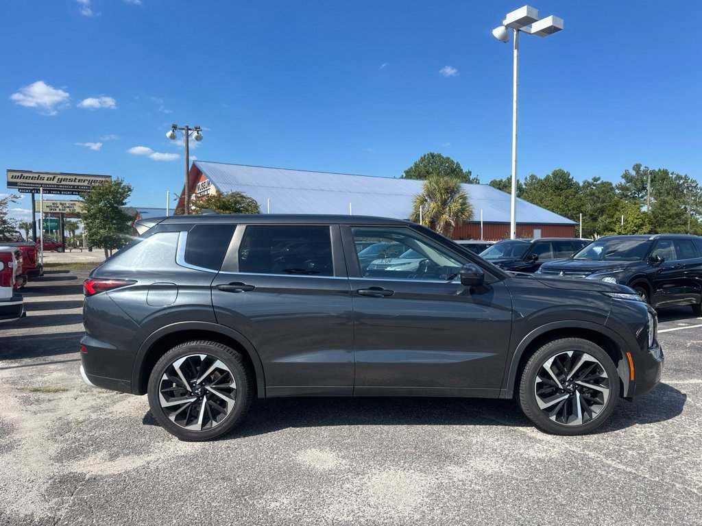 Used 2024 Mitsubishi Outlander SE AWD/4WD image 2