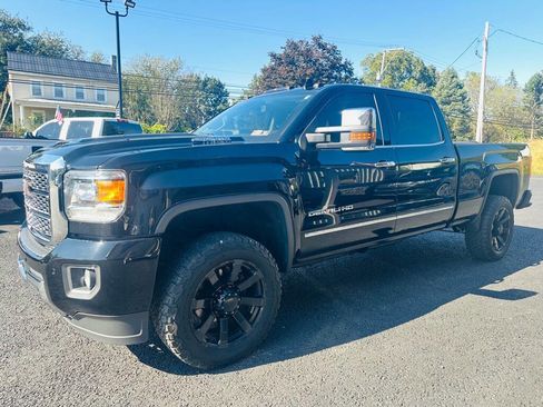 Used 2019 GMC Sierra 2500 Denali image 3