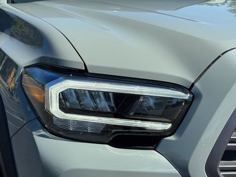 Used 2022 Toyota Tacoma TRD Off-Road w/ Technology Package image 20