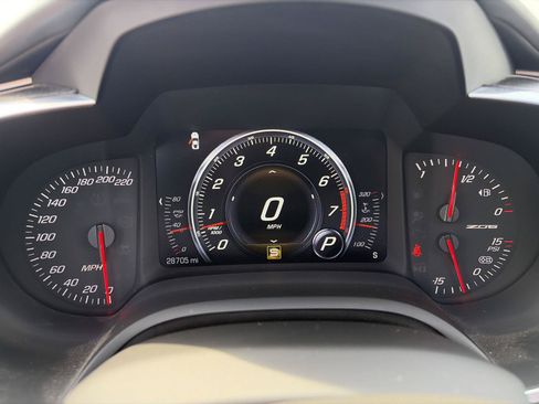 Used 2015 Chevrolet Corvette Z06 w/ 3LZ Preferred Equipment Group RWD image 15