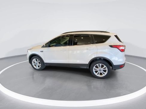 Used 2018 Ford Escape SE image 5