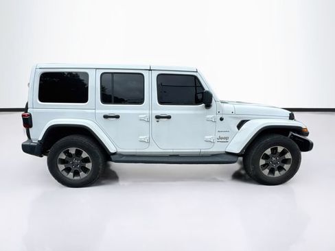 Used 2018 Jeep Wrangler Unlimited Sahara w/ Cold Weather Group AWD/4WD image 6