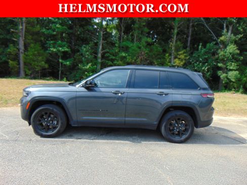 Certified 2024 Jeep Grand Cherokee Altitude RWD image 6