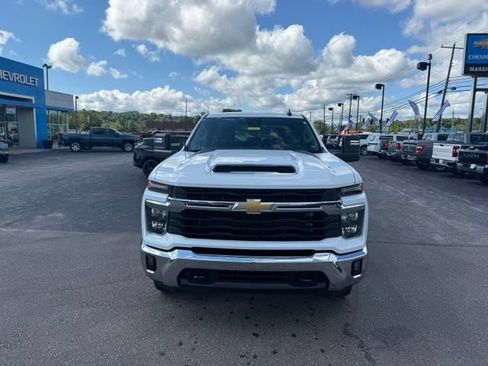 Used 2025 Chevrolet Silverado 2500 LT w/ Convenience Package AWD/4WD image 2