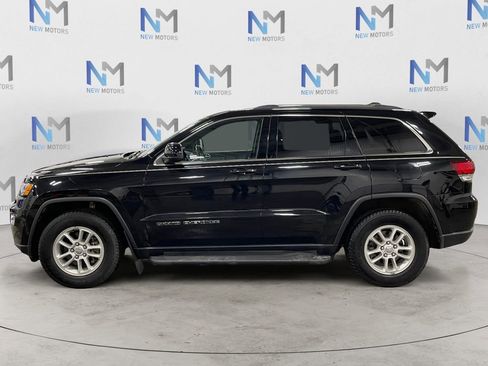 Used 2020 Jeep Grand Cherokee Laredo image 2