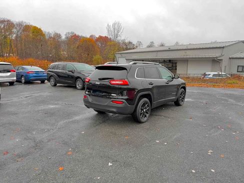 Used 2018 Jeep Cherokee Latitude w/ Safety Group image 7