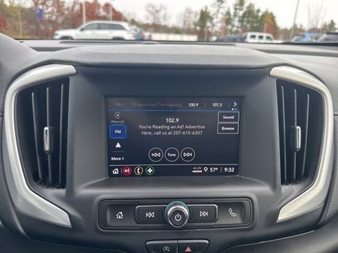 Used 2024 GMC Terrain SLE image 22