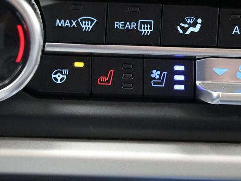 Used 2024 Ford Expedition XLT image 25