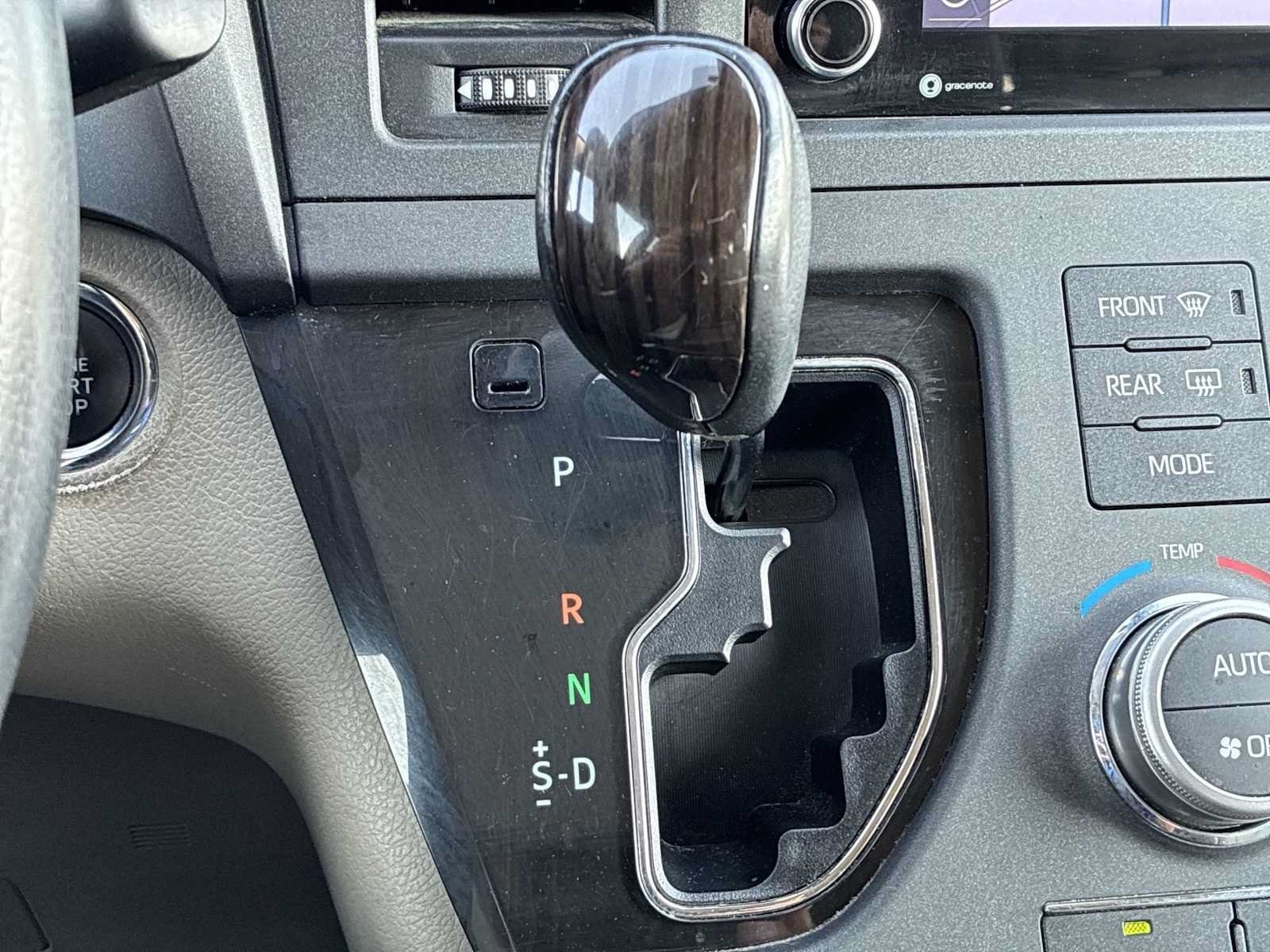 Used 2020 Toyota Sienna XLE w/ XLE Navigation Package AWD/4WD image 21