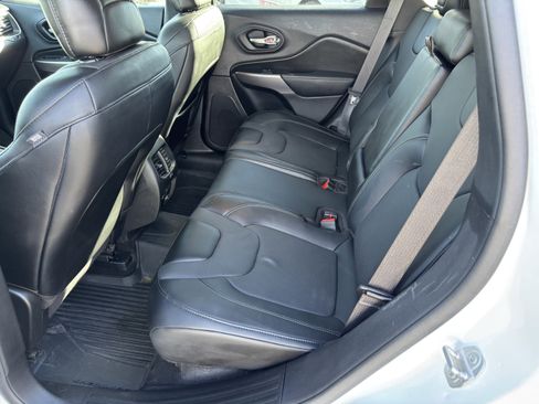 Used 2022 Jeep Cherokee Latitude Lux w/ Mopar Interior Package image 10