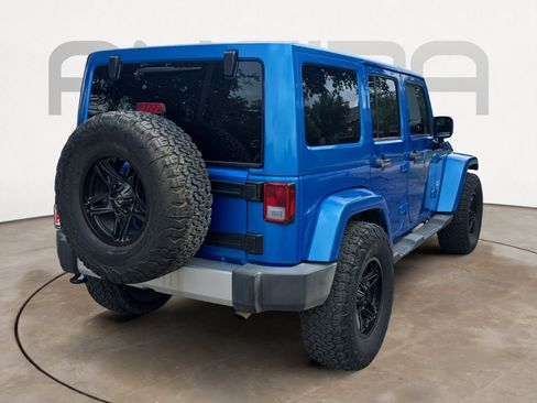 Used 2015 Jeep Wrangler Unlimited Sahara w/ Connectivity Group AWD/4WD image 10